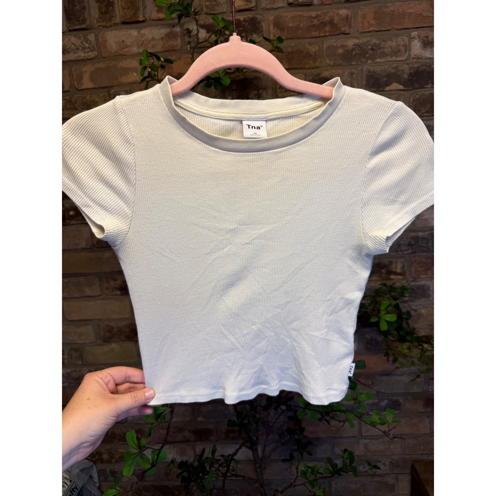 SOLD Aritzia Honor T-Shirt Ribbed Knit Short Sleeve Baby Tee Off White XS